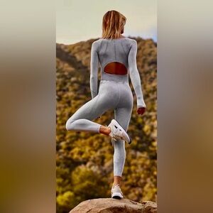 WOMENS FREE PEOPLE
ONE PIECE
SIZE MEDIUM